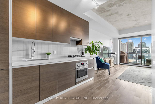 PH06 - 629 King Street W