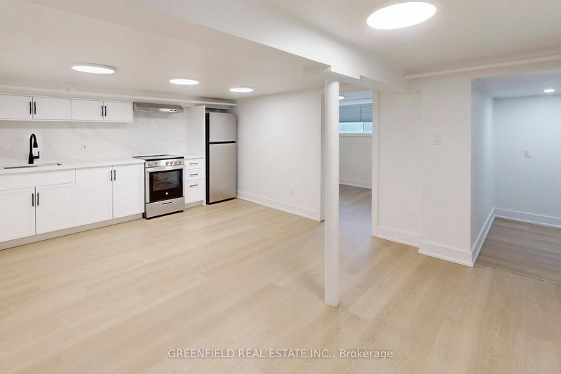 Lower - 1747 Bayview Ave, Toronto, M4G 3C5 | Image 2