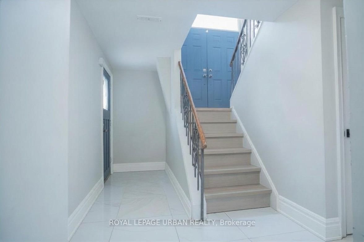 Detached House for lease at 9 Page Avenue, Toronto, Ontario, M2K 2B3 - Bayview Village - MLS: C13000394