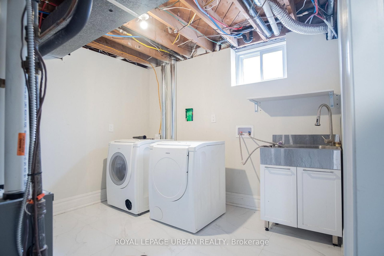 Detached House for lease at 9 Page Avenue, Toronto, Ontario, M2K 2B3 - Bayview Village - MLS: C13000394