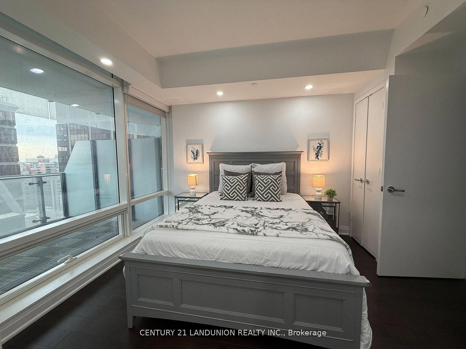 1 Bloor Street E, Unit 1508 - Photo 15