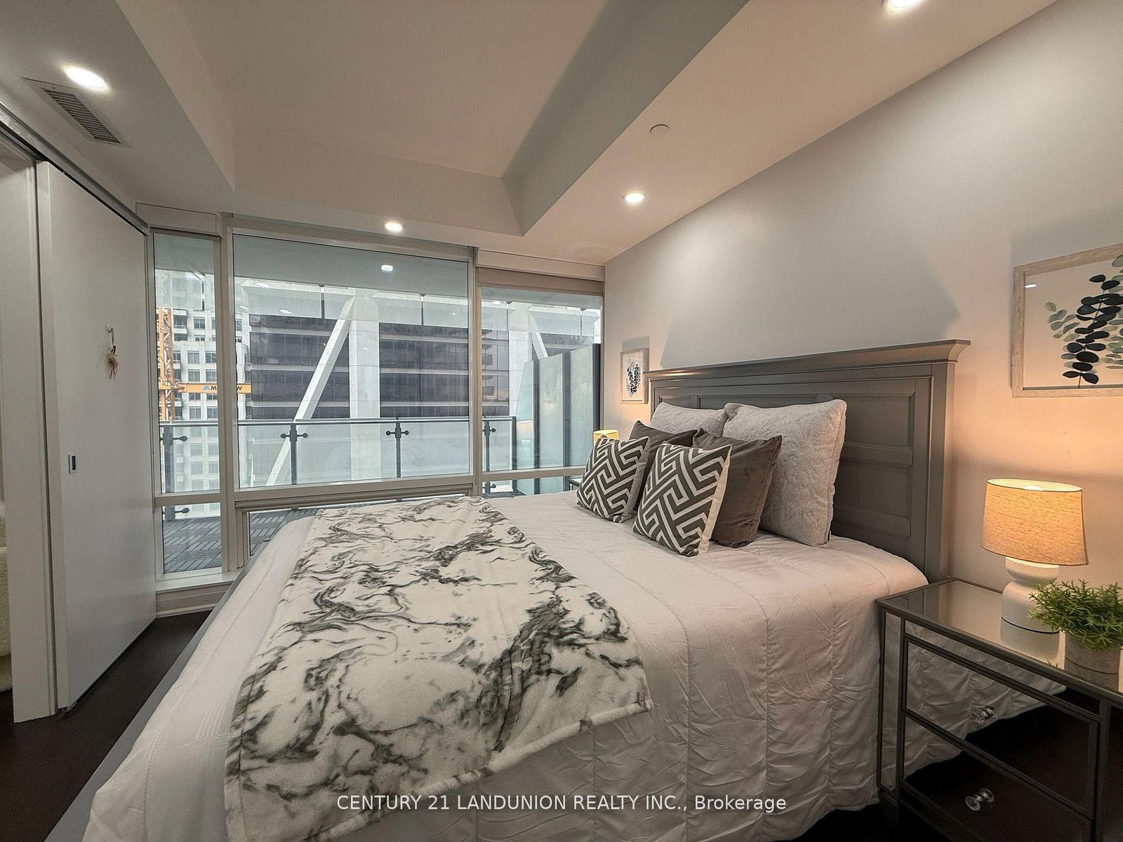 1 Bloor Street E, Unit 1508 - Photo 17
