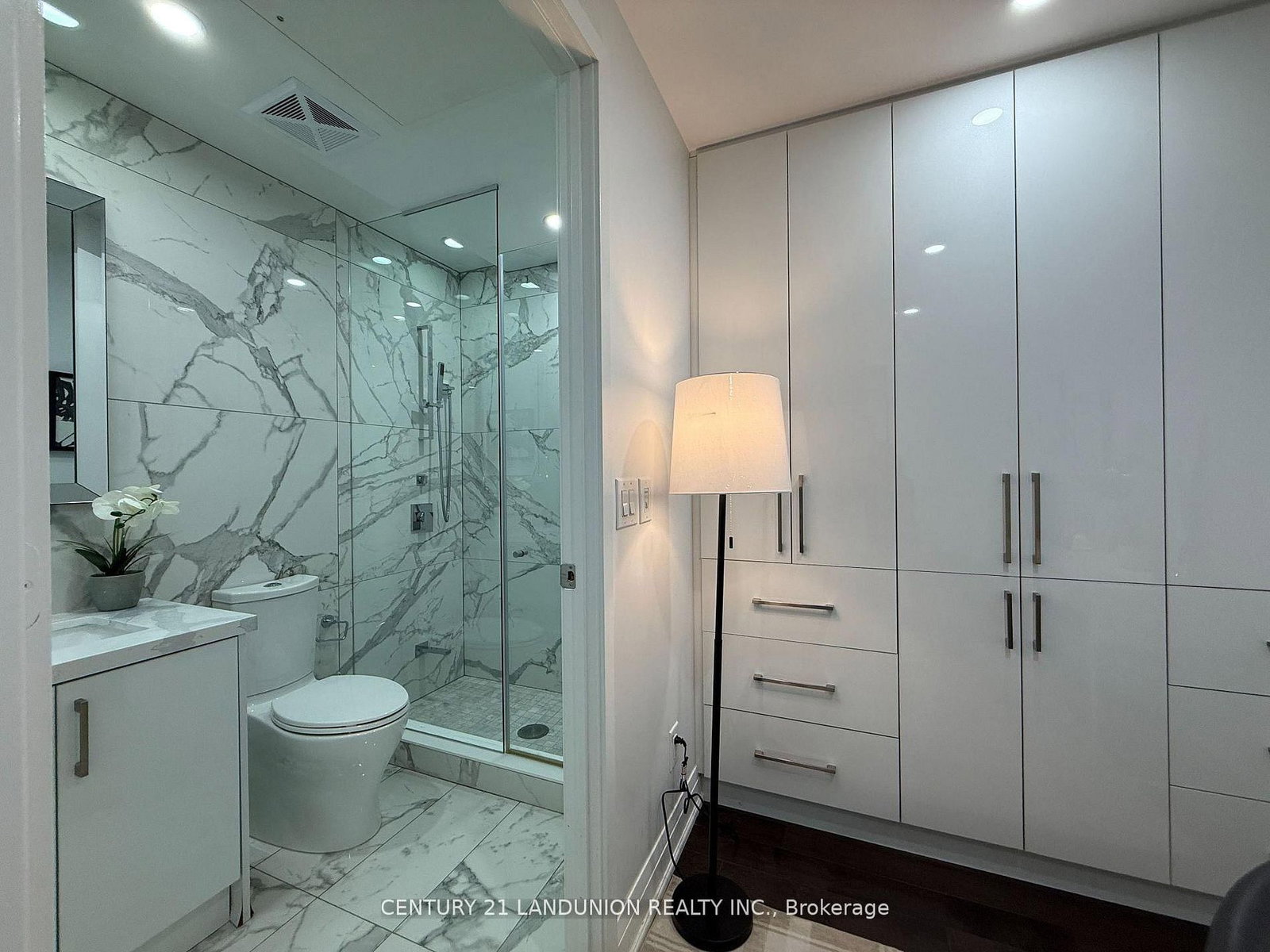 1 Bloor Street E, Unit 1508 - Photo 25