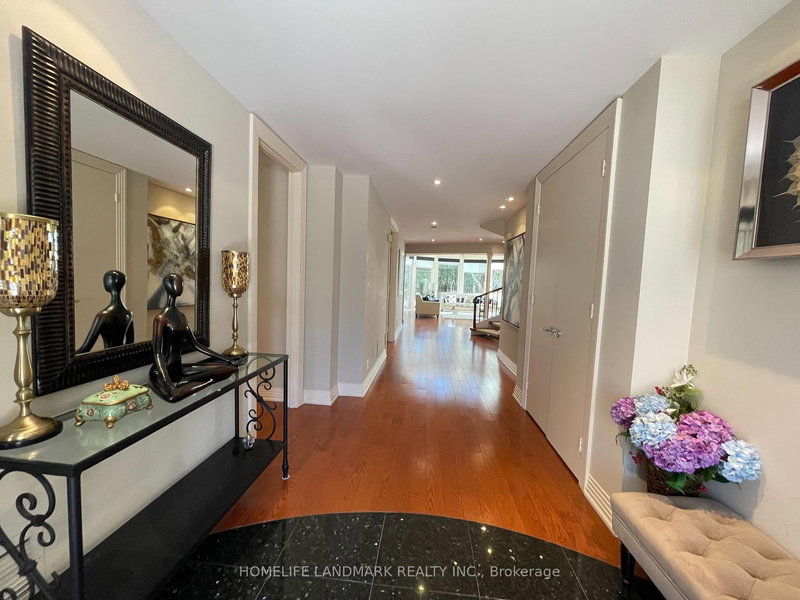 35 Gardiner Rd E, Toronto, M5P 3B6 | Image 3