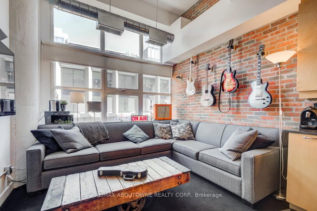 826 - 155 Dalhousie Street