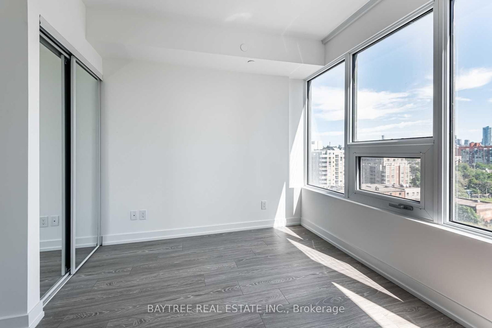 19 Western Battery Road, Unit 3220 - Photo 9