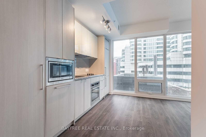 home for lease on 1111-115 Blue Jays Way