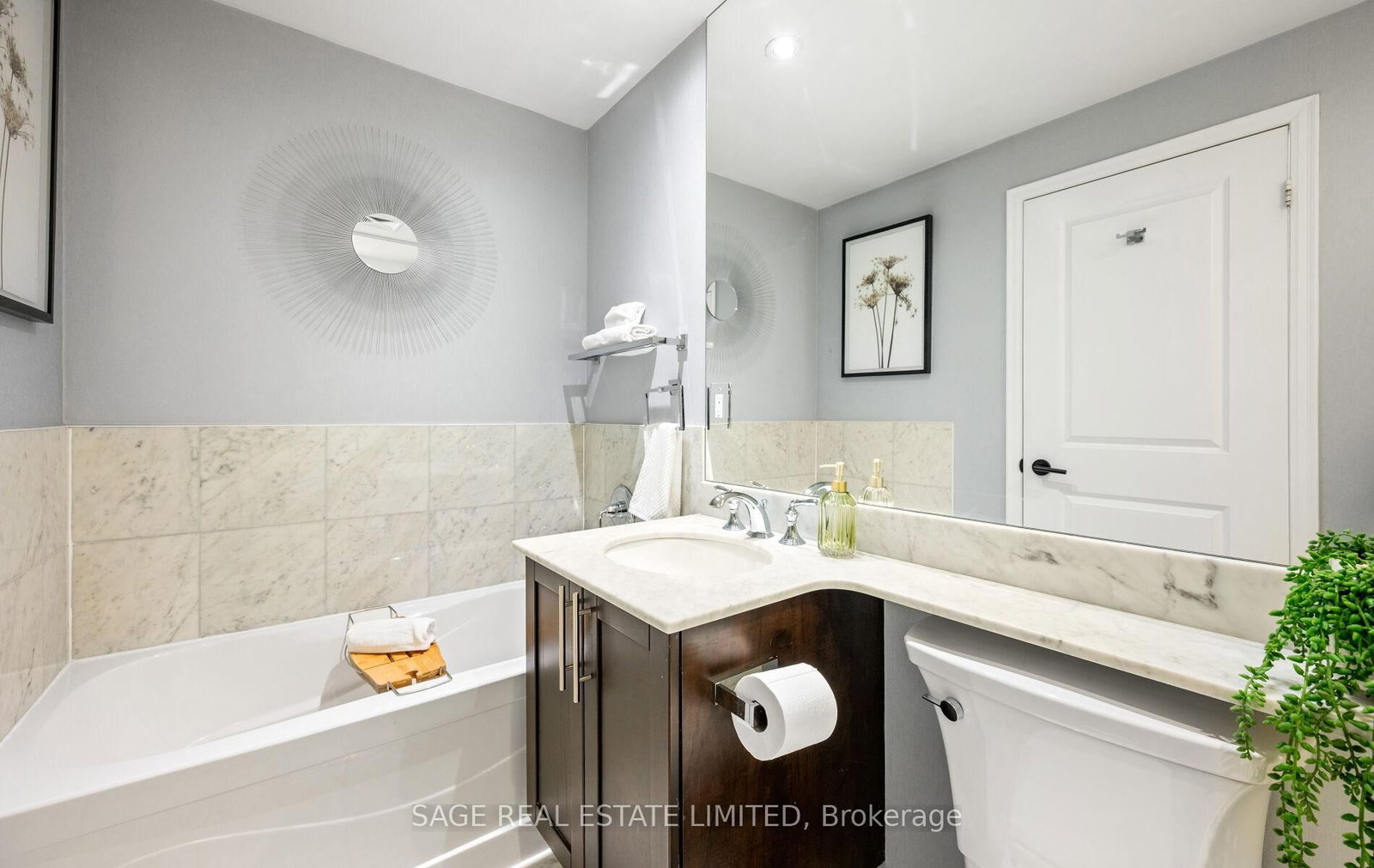 Condo for sale at 506-628 Fleet Street, Toronto, Ontario, M5V 1A8 - Niagara - MLS: C13000492