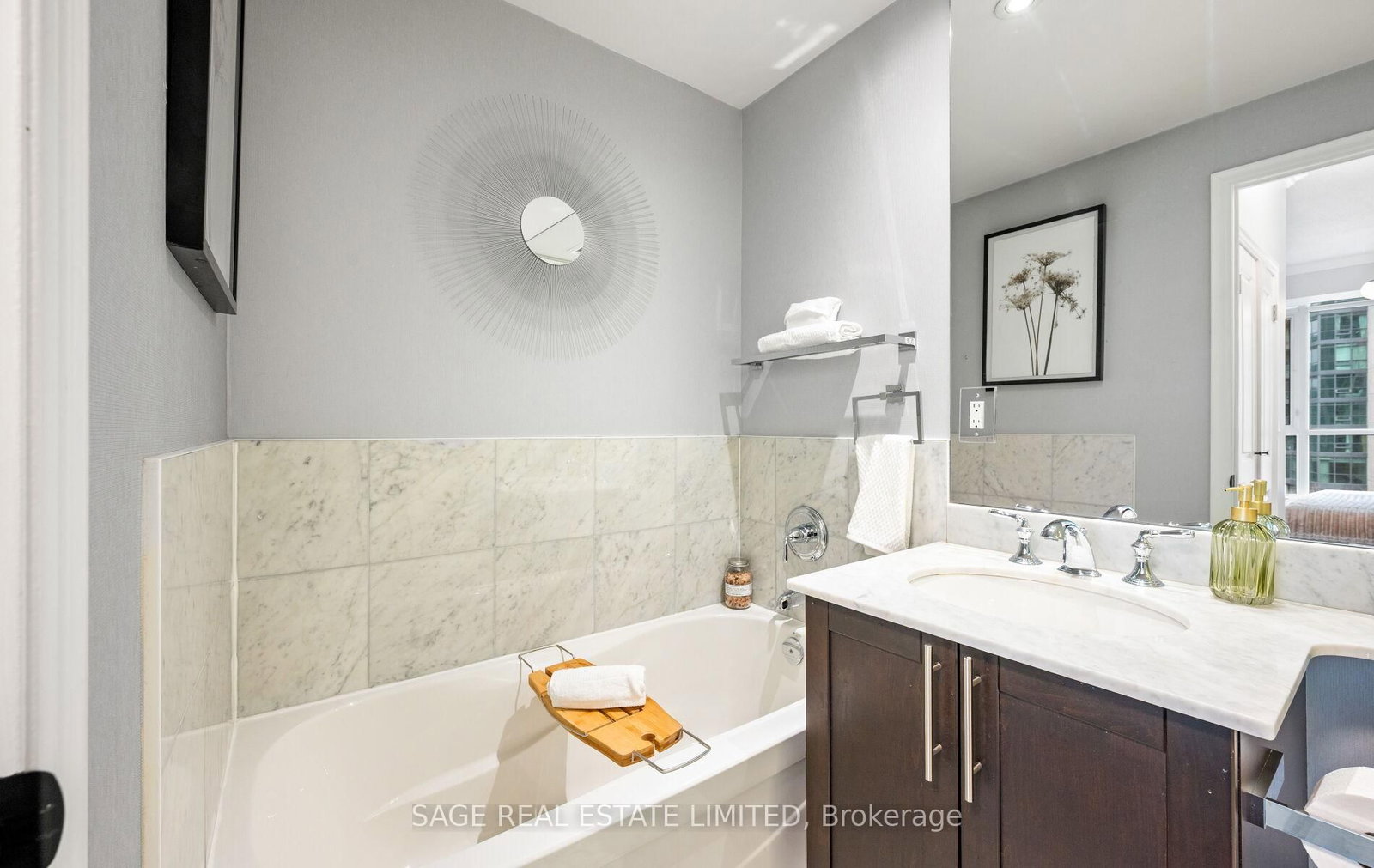 Condo for sale at 506-628 Fleet Street, Toronto, Ontario, M5V 1A8 - Niagara - MLS: C13000492