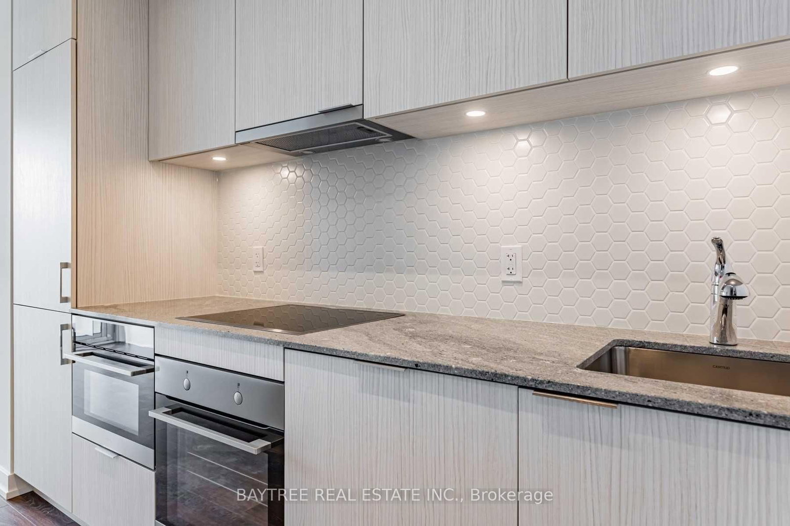 158 Front Street E, Unit 422 - Photo 4