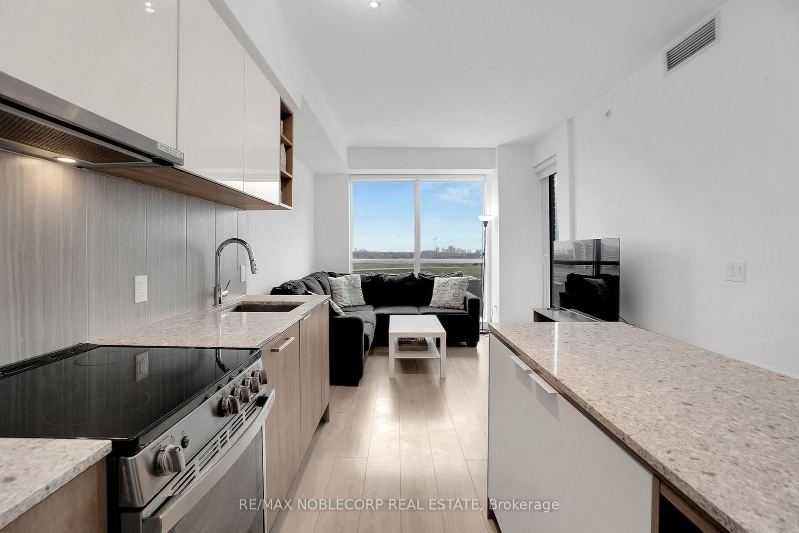 31 Tippett Road, Unit 923 - Photo 13