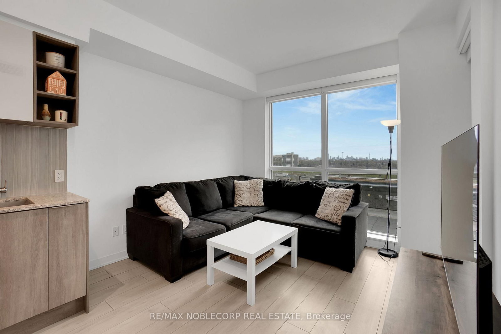 31 Tippett Road, Unit 923 - Photo 16