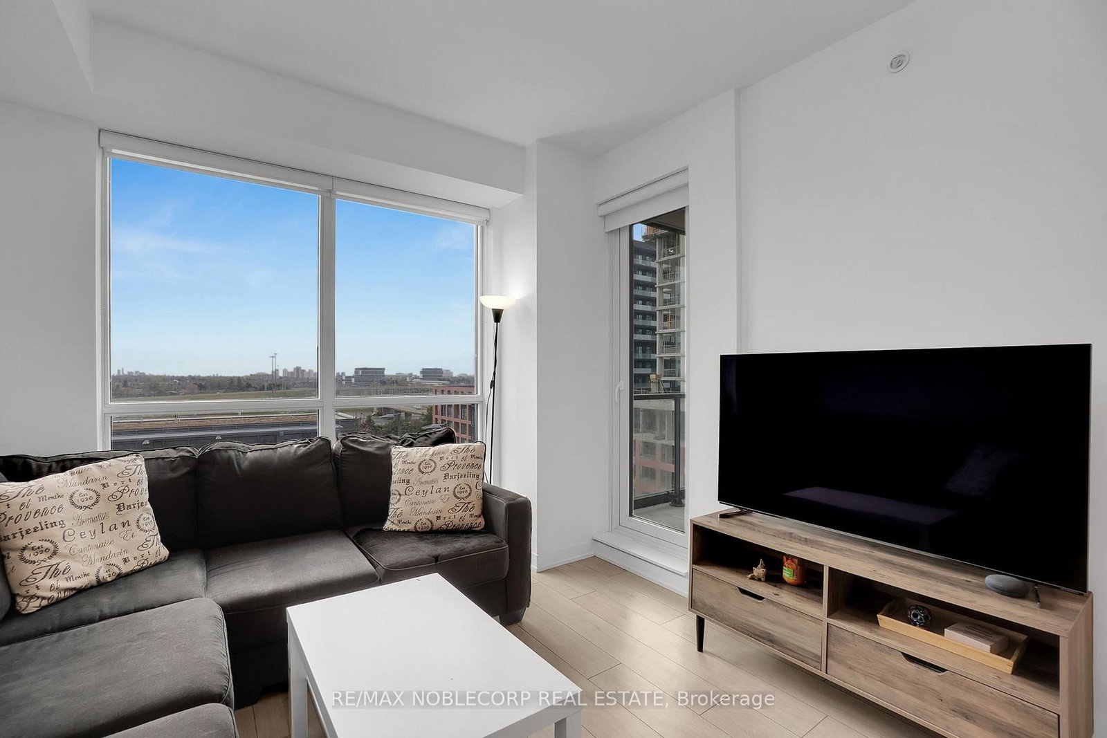 31 Tippett Road, Unit 923 - Photo 17