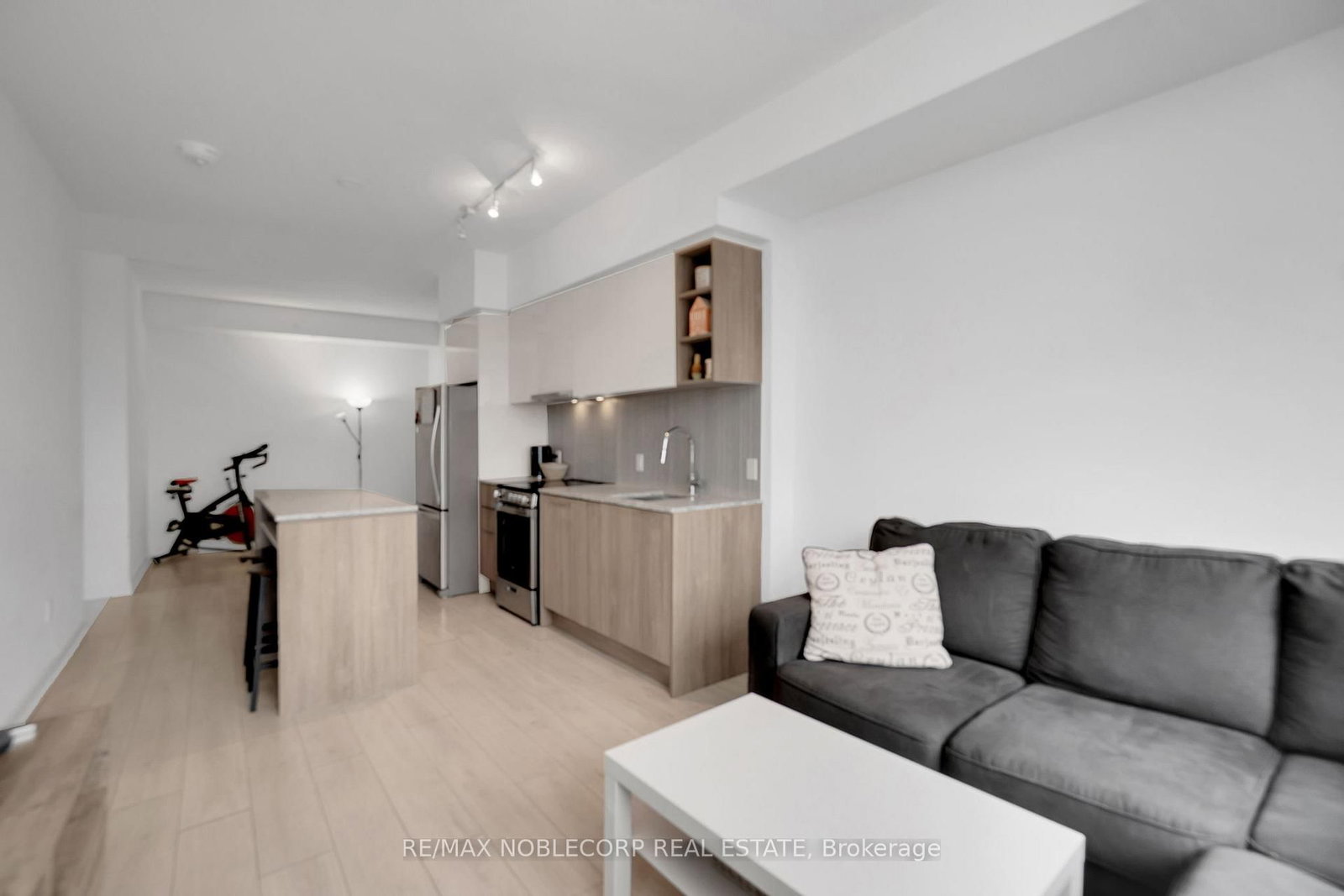 31 Tippett Road, Unit 923 - Photo 19