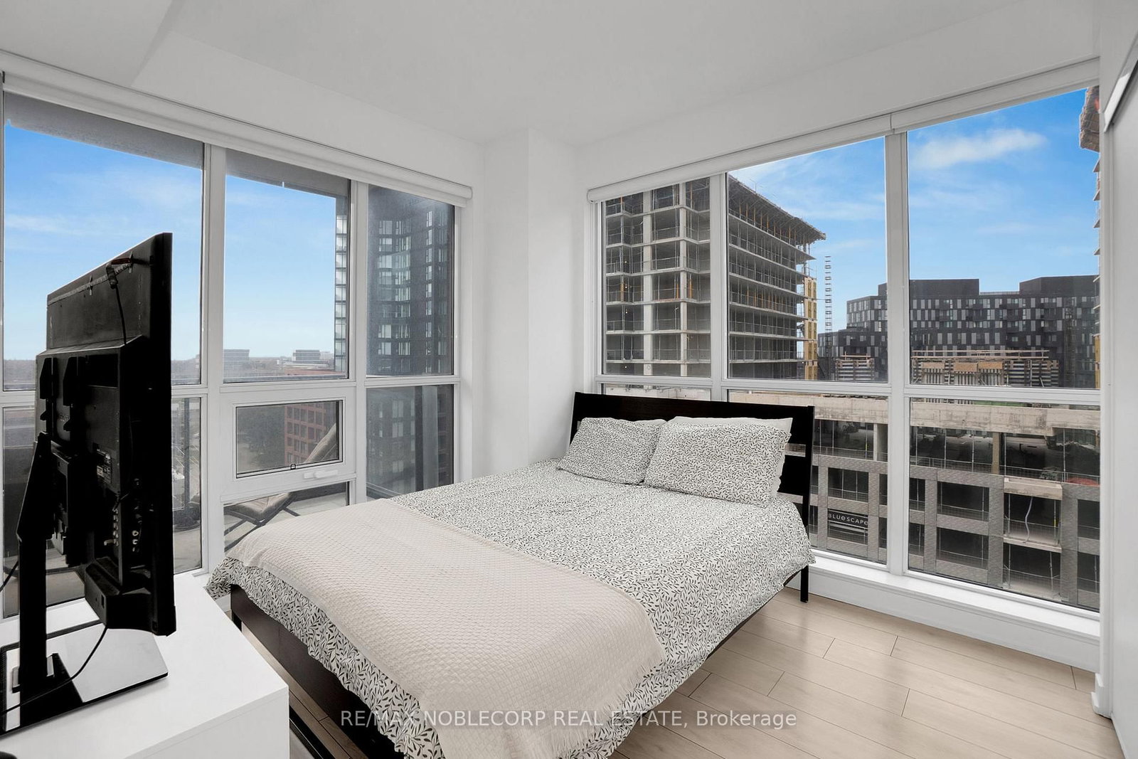 31 Tippett Road, Unit 923 - Photo 21