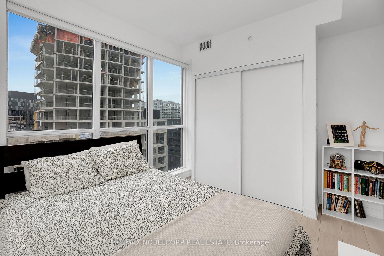 31 Tippett Road, Unit 923 - Photo 23