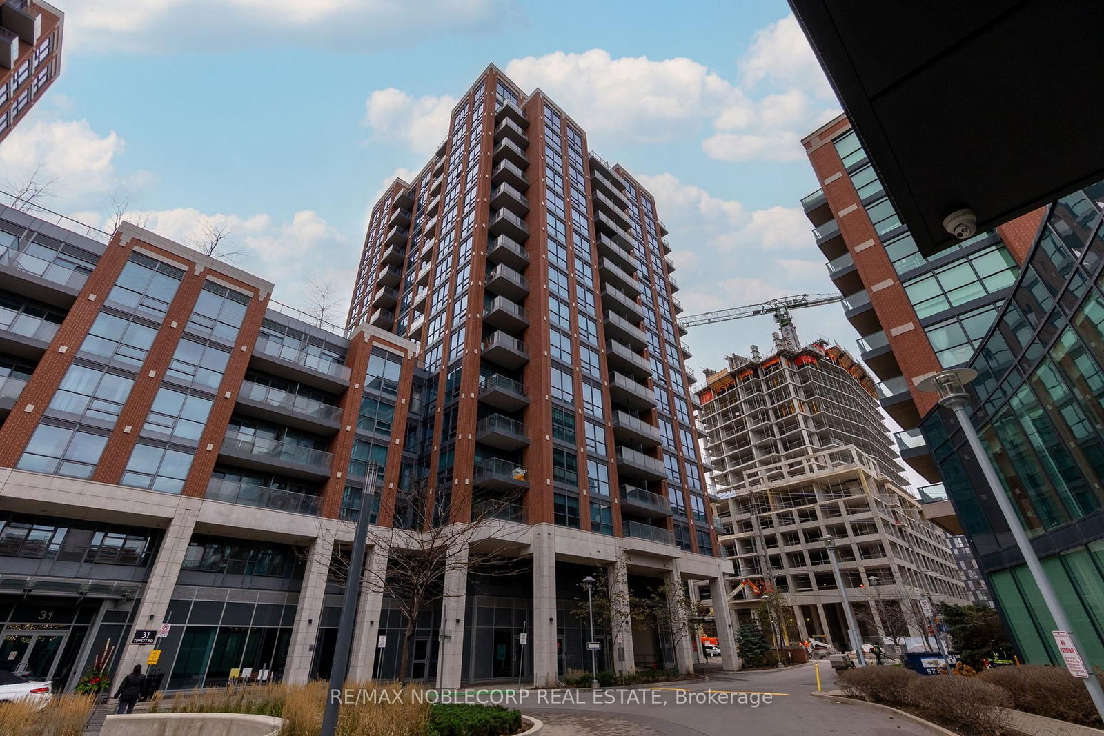 31 Tippett Road, Unit 923 - Photo 3