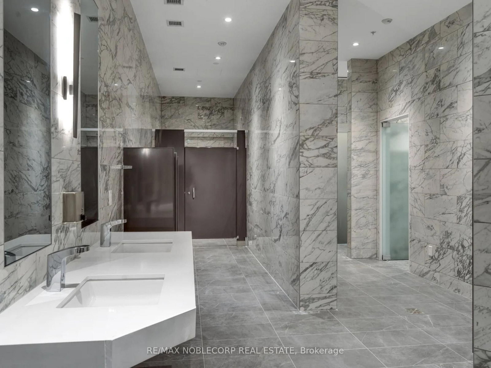 31 Tippett Road, Unit 923 - Photo 34