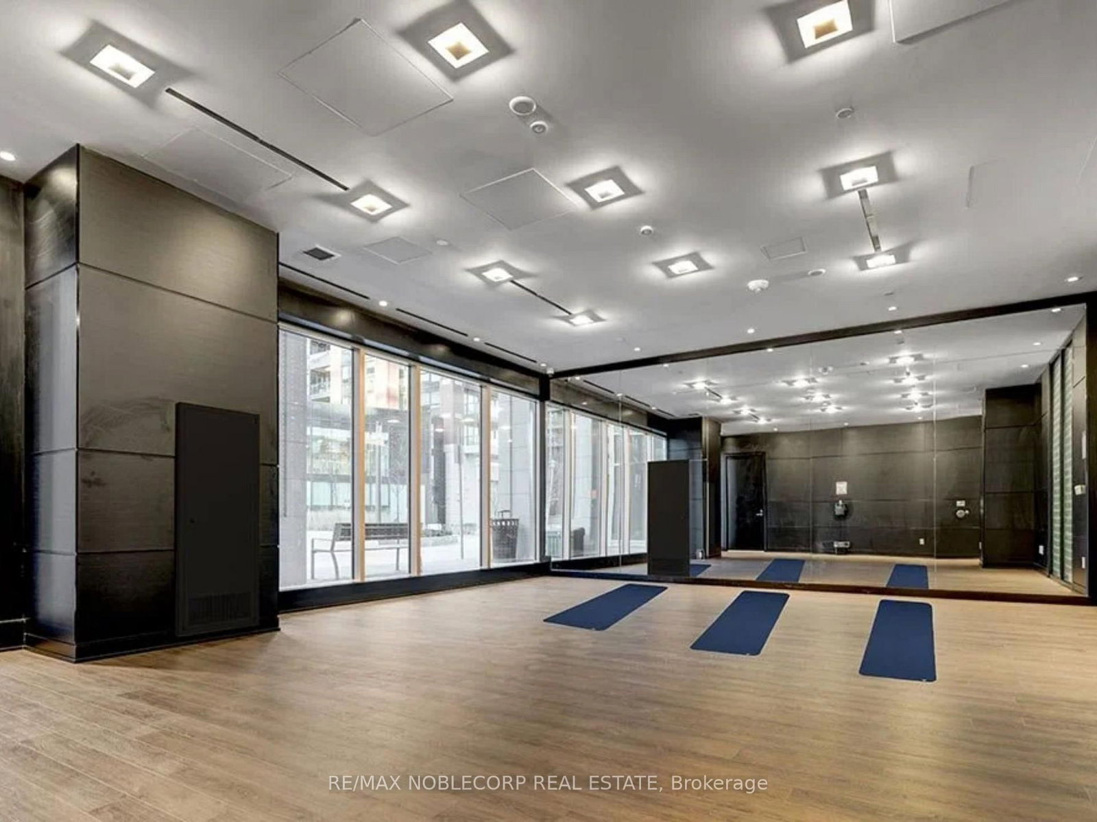 31 Tippett Road, Unit 923 - Photo 8