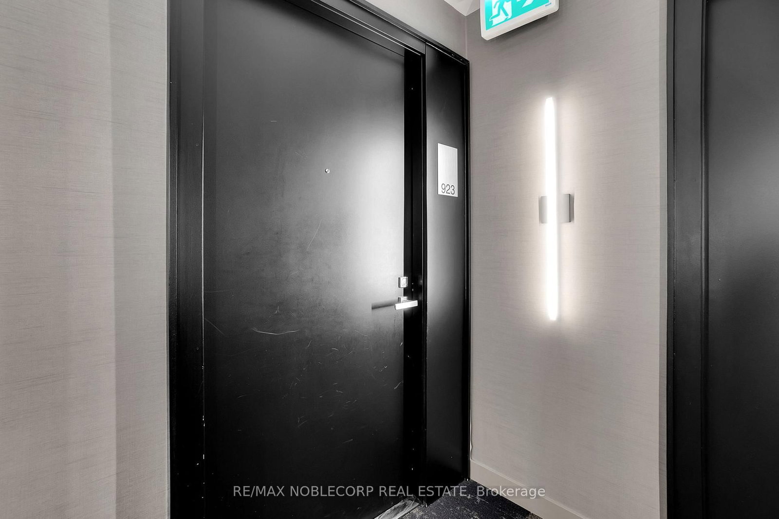 31 Tippett Road, Unit 923 - Photo 9