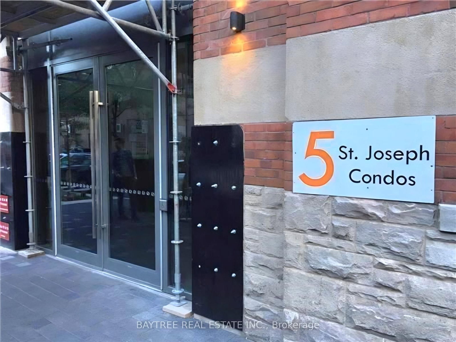 5 St Joseph Street, Unit 303 - Photo 8