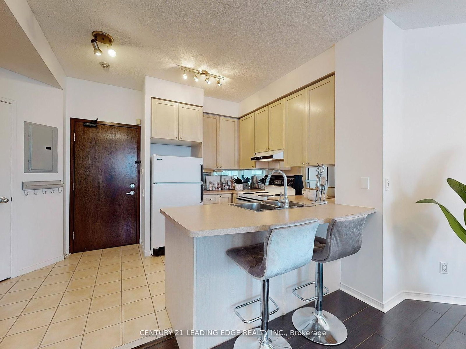 555 YONGE Street, Unit 602 - Photo 12