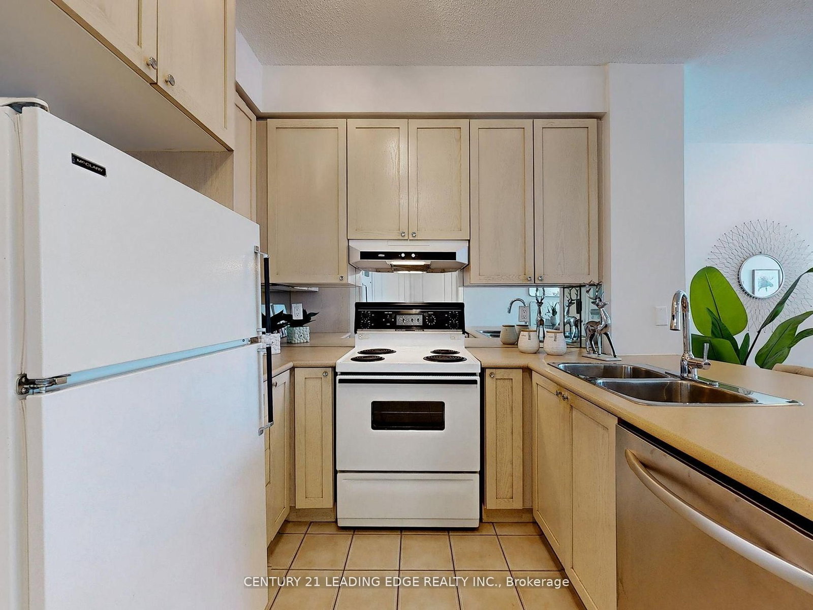 555 YONGE Street, Unit 602 - Photo 13