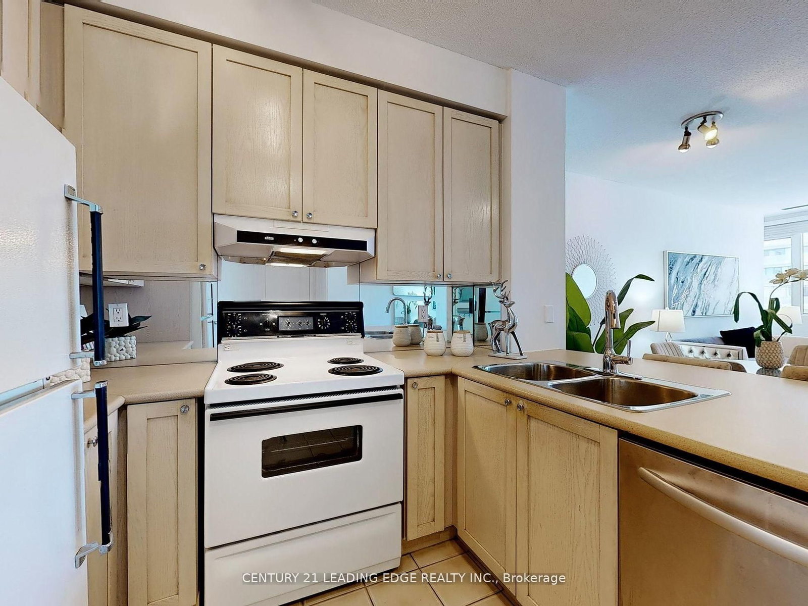 555 YONGE Street, Unit 602 - Photo 14