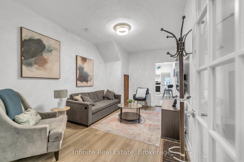 11 D'arcy St, Toronto, M5T 1J8 | Image 2