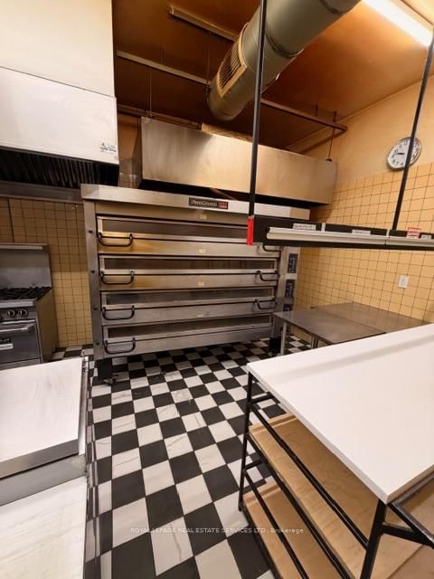 995 Bloor Street W - Photo 4