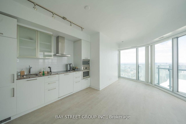 5607 - 12 York Street