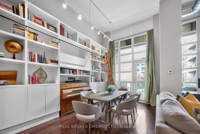 209 - 380 Macpherson Avenue