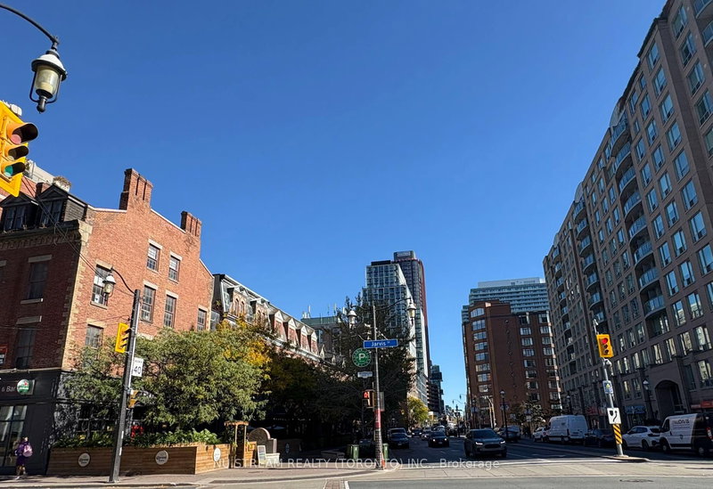 302 - 100 Front St E, Toronto, M5A 1E1 | Image 2