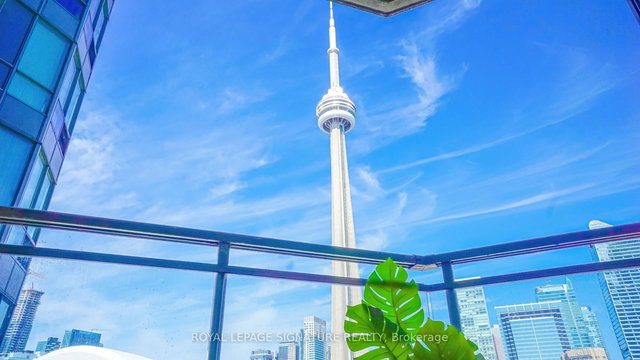 1726 - 230 Queens Quay W