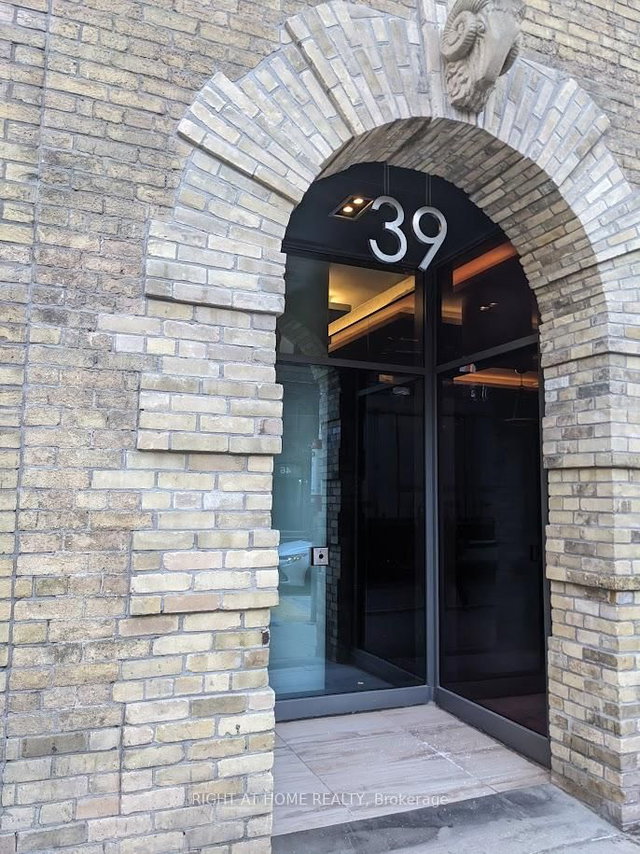 207 - 39 Sherbourne Street