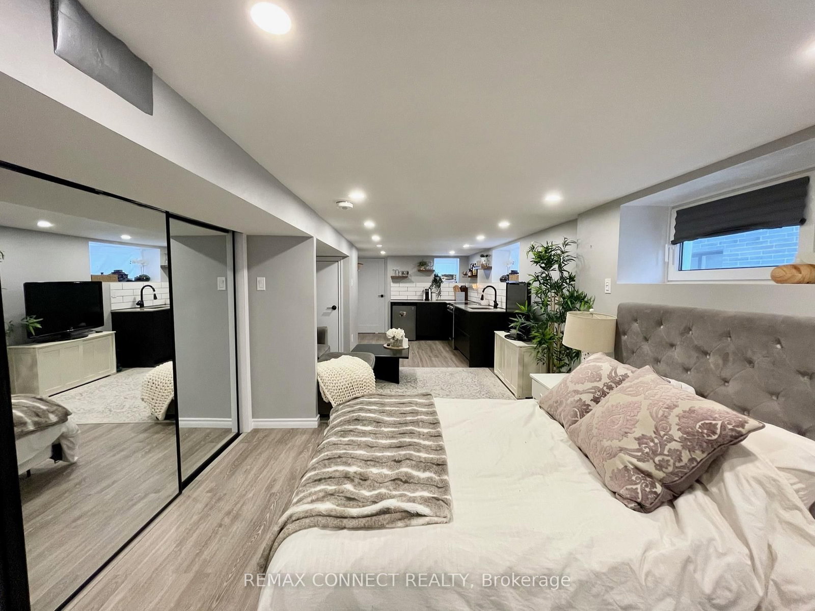 264 Sterling Road, Unit Basement - Photo 3