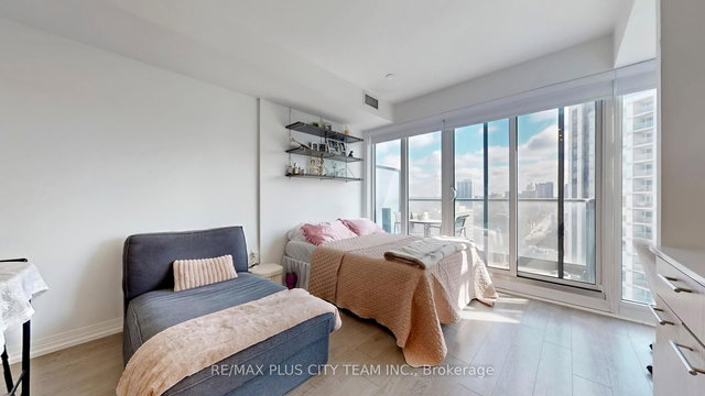 1413 - 251 Jarvis Street