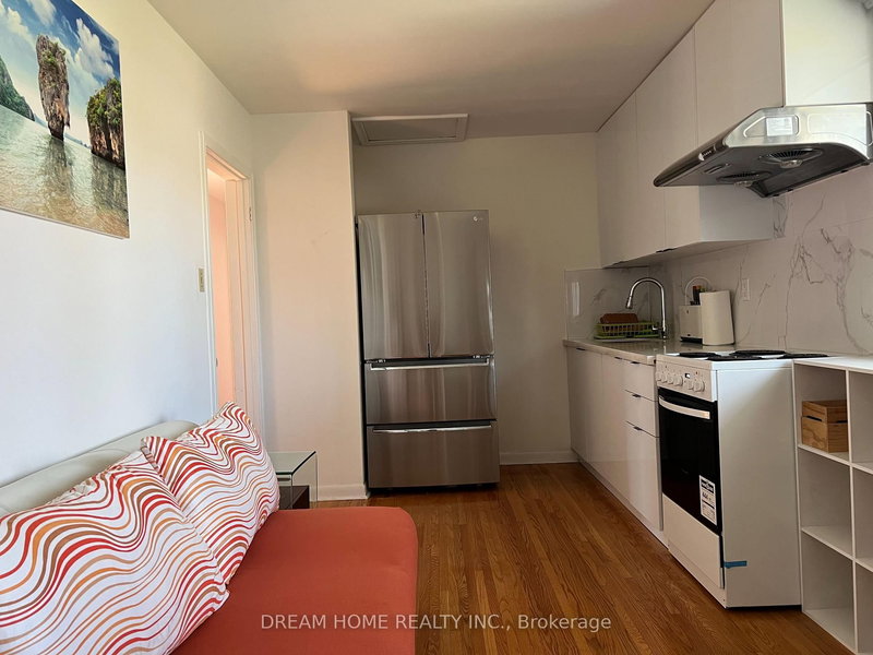 home for lease on 25 Tollerton Avenue