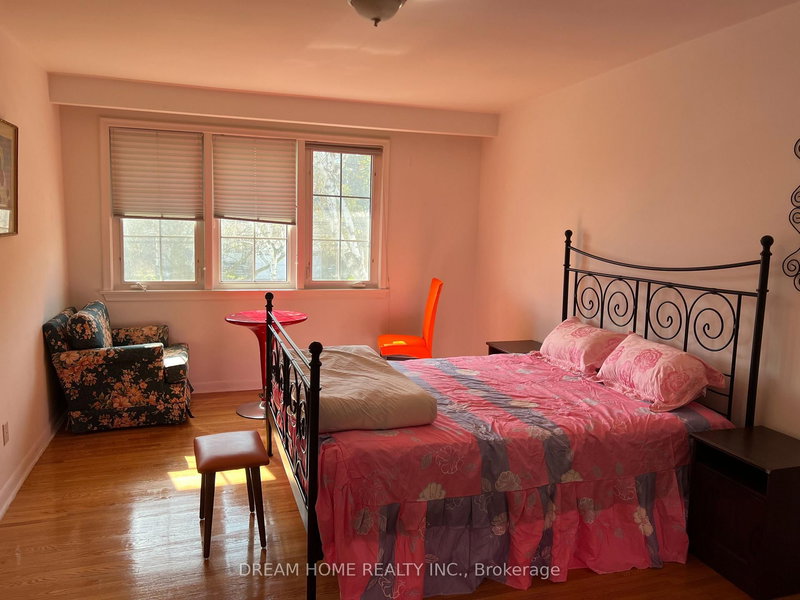 25 Tollerton Ave, Toronto, M2K 2H1 | Image 2