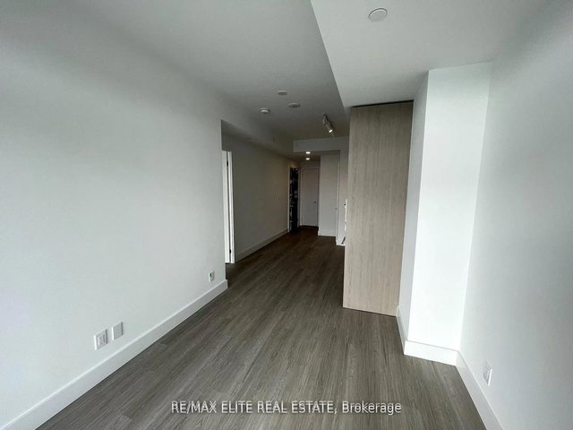 512 - 6 Greenbriar Road