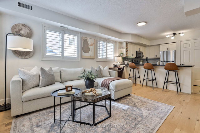 59 - 208 Niagara Street