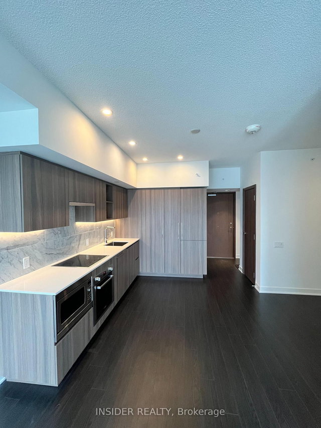 2107 - 19 Bathurst Street