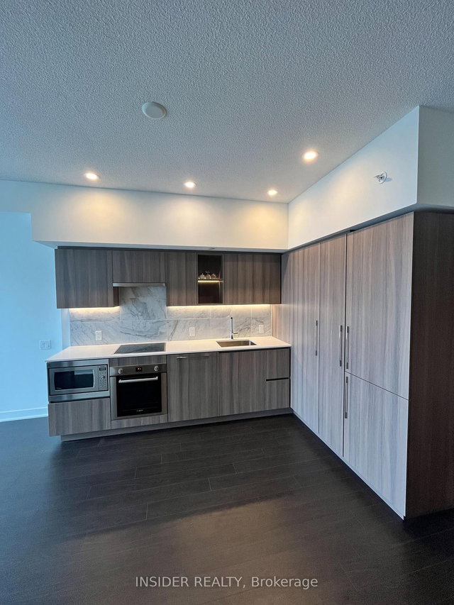 2107 - 19 Bathurst Street