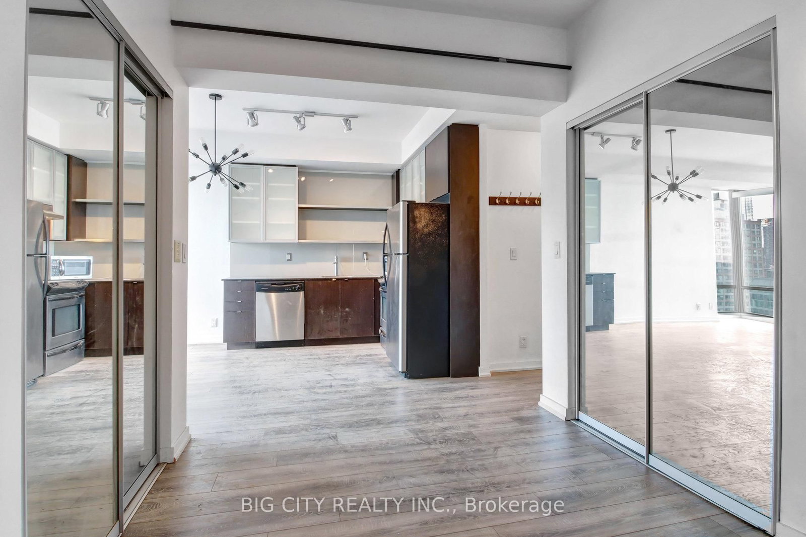 33 Lombard Street, Unit 2001 - Photo 8