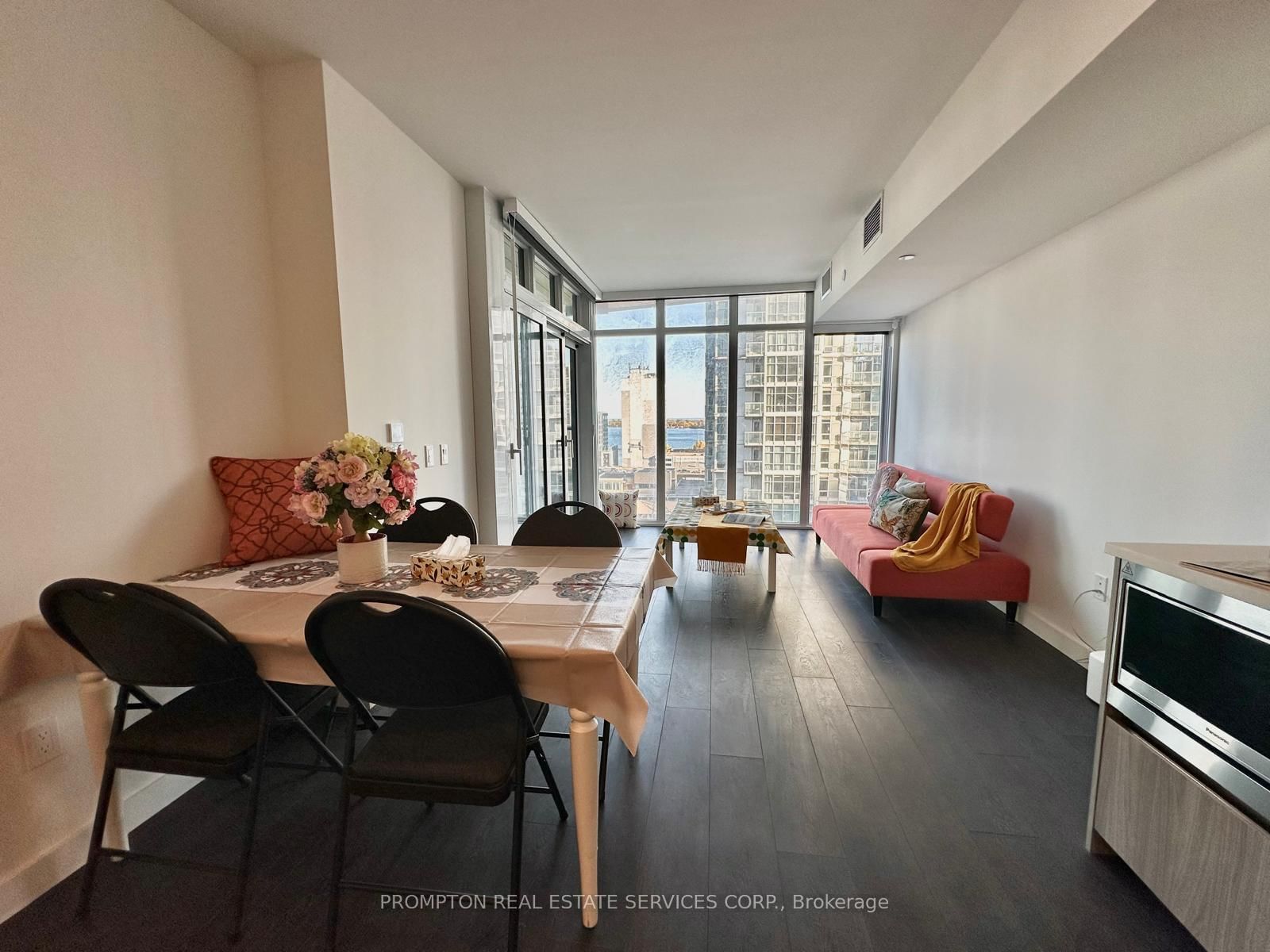 Condo for lease at 1010-1 Concord Cityplace Way, Toronto, Ontario, M5V 0X3 - Waterfront Communities C1 - MLS: C13002772