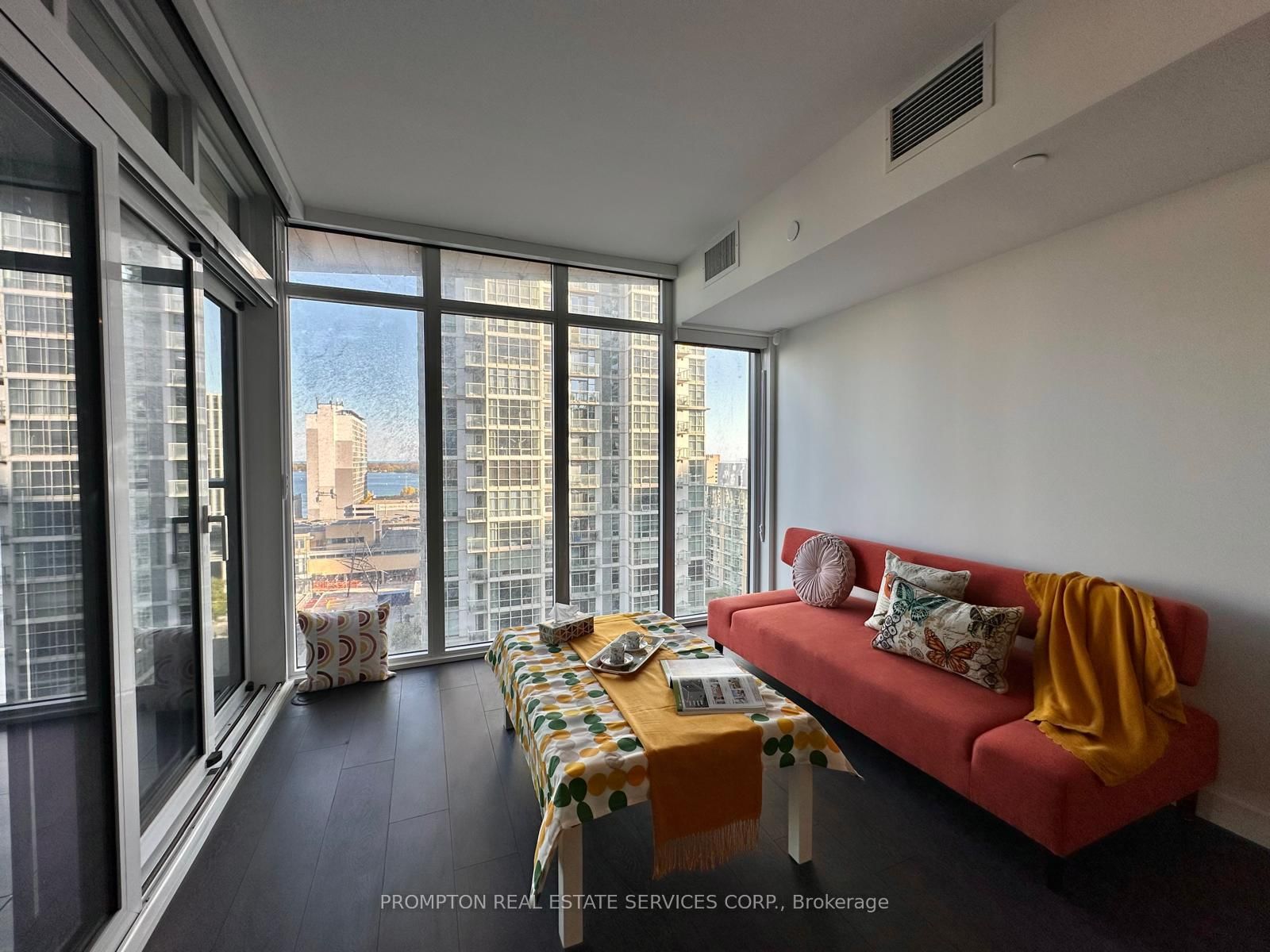 Condo for lease at 1010-1 Concord Cityplace Way, Toronto, Ontario, M5V 0X3 - Waterfront Communities C1 - MLS: C13002772