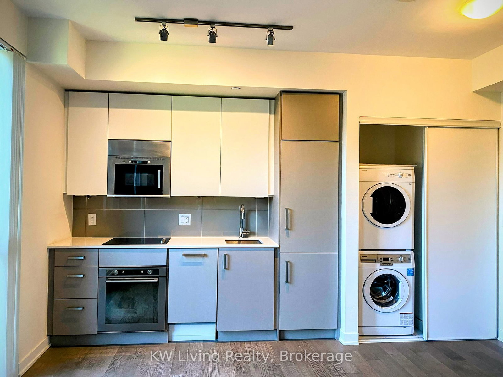 17 Dundonald Street, Unit 406 - Photo 10