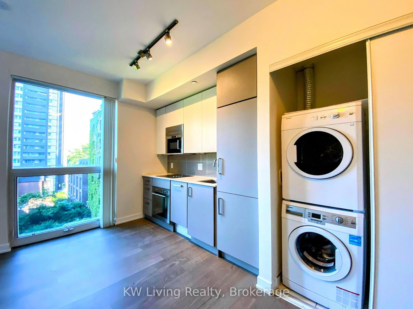 17 Dundonald Street, Unit 406 - Photo 12