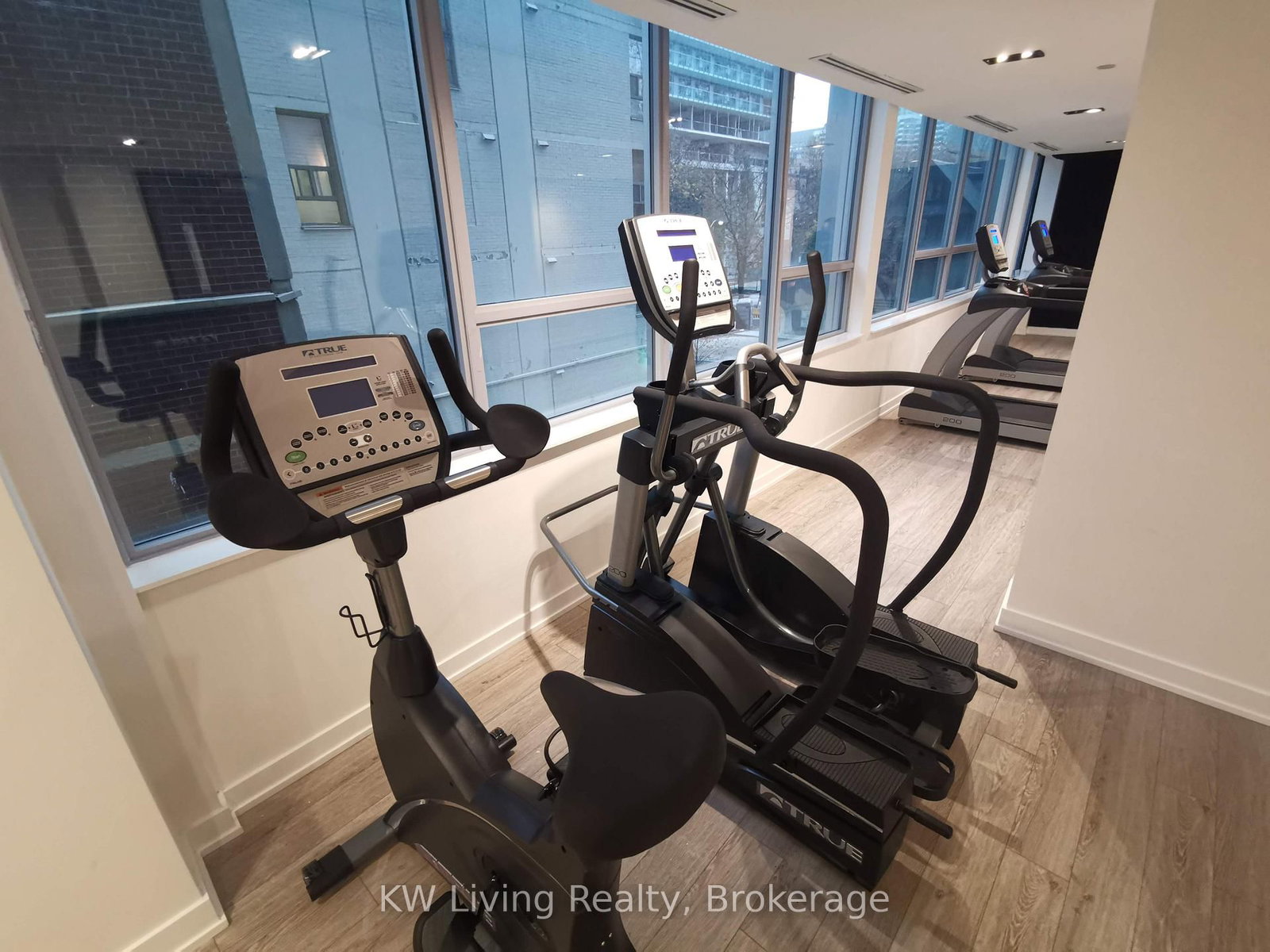 17 Dundonald Street, Unit 406 - Photo 18