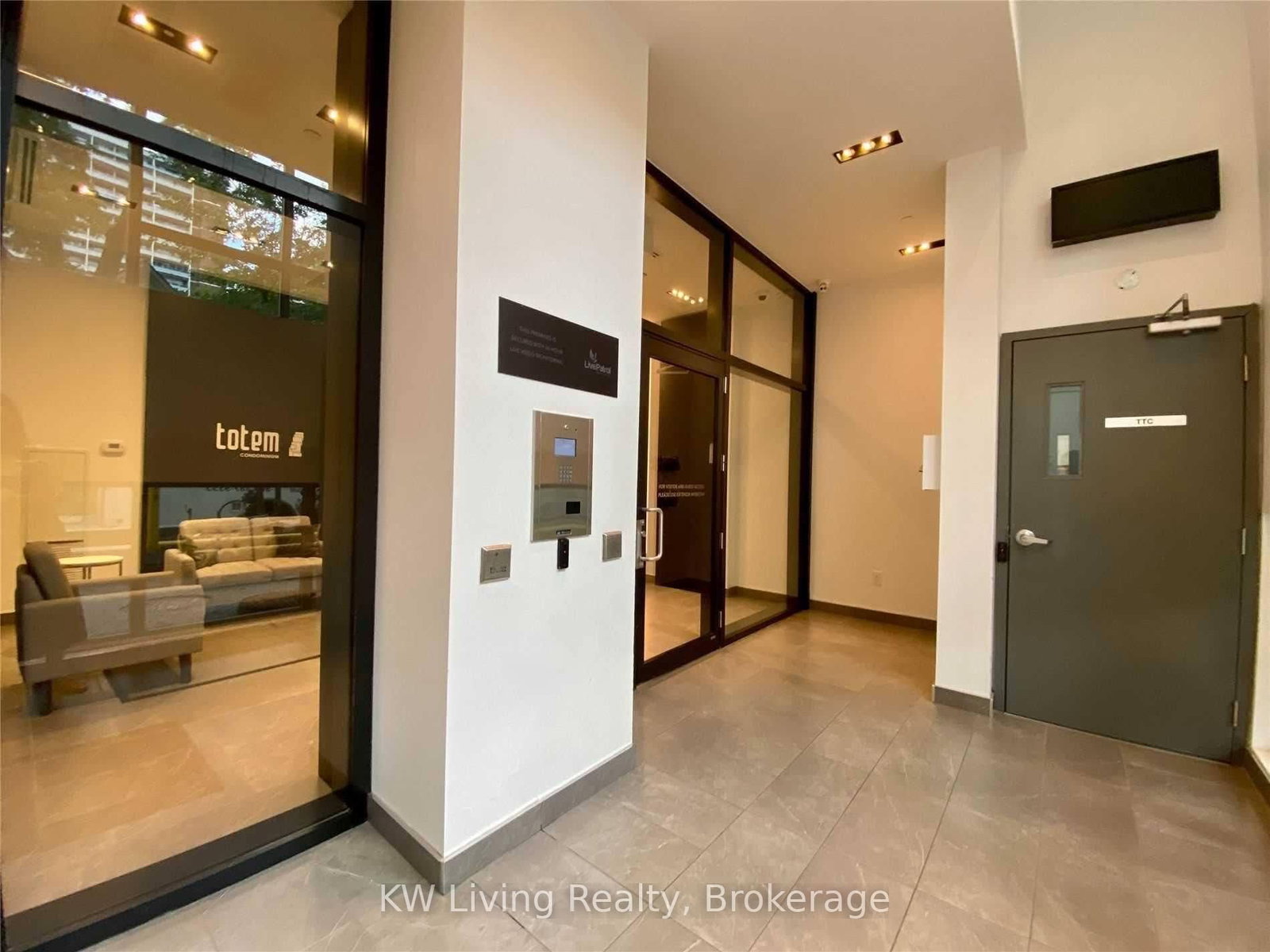 17 Dundonald Street, Unit 406 - Photo 3